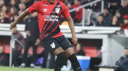 O volante Fernandinho, do Athletico Paranaense