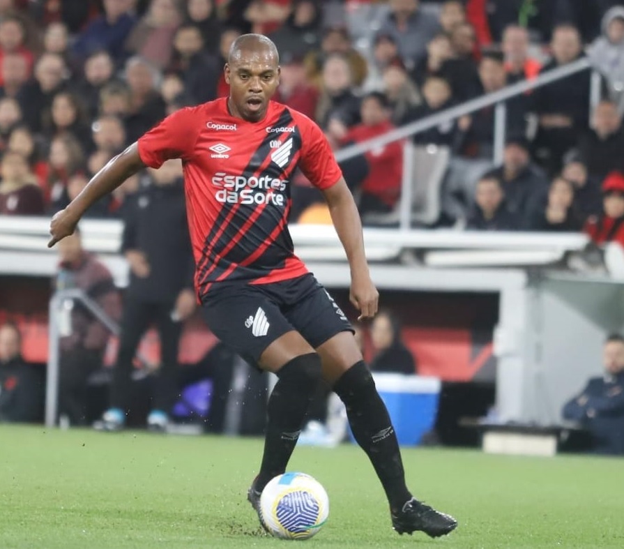 O volante Fernandinho, do Athletico Paranaense