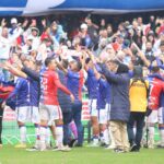 Jogadores do Paraná Clube comemoram o acesso