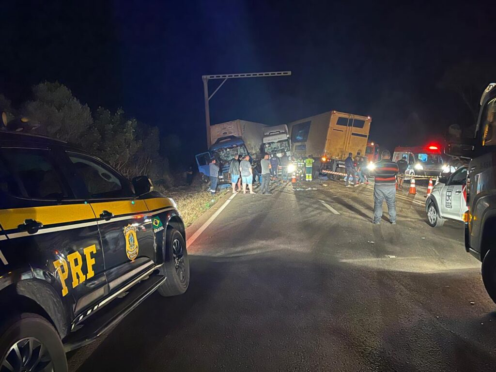 Quatro pessoas morrem e três ficam feridas em acidente na BR-277 no interior do Paraná