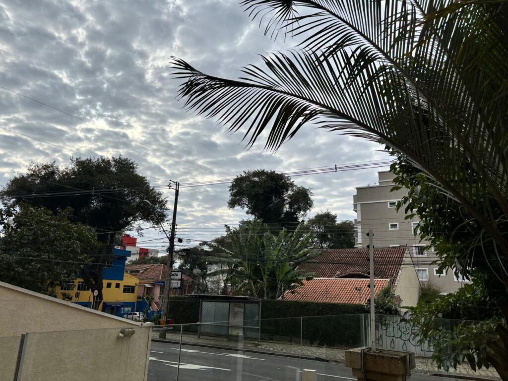 Quinta-feira chega ao Paraná com promessa de calor e tempo seco