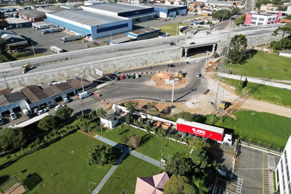 BR-376 em São José dos Pinhais (viaduto do Bradesco/Caminho das Colônias)