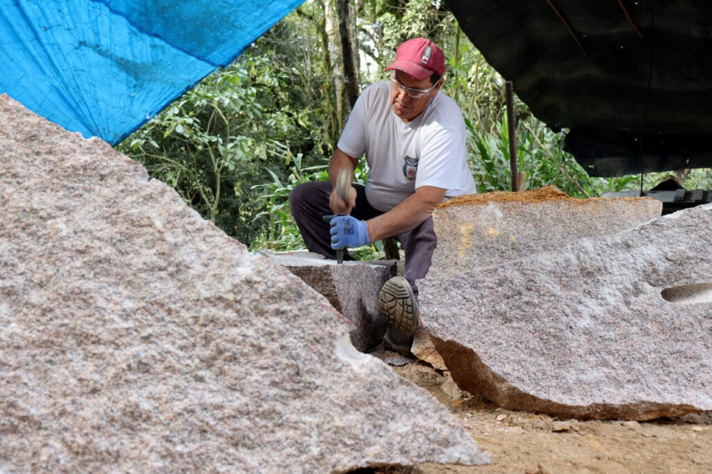 PEDREIRA ANDREATTA PEDRA PEDRAS PARALELEPIPIDO