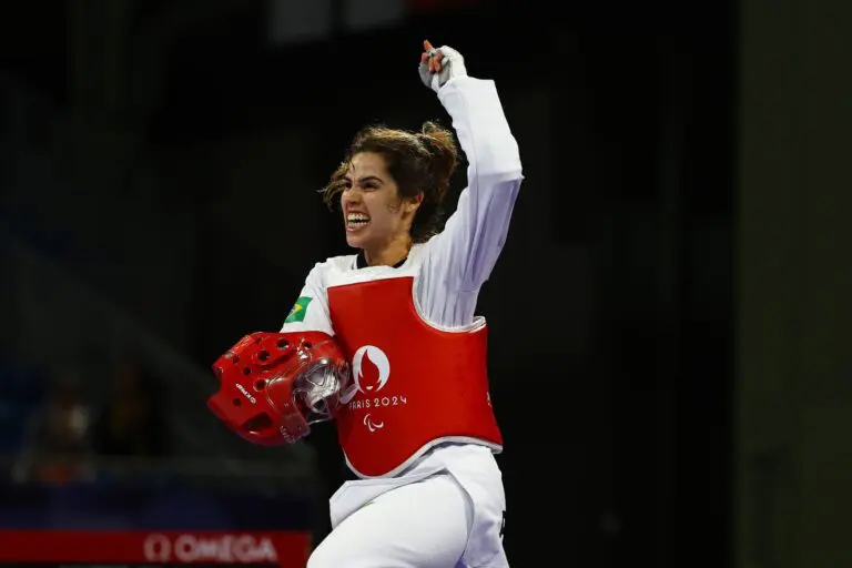 Ana Carolina Moura vibra após vitória nas quartas de finais