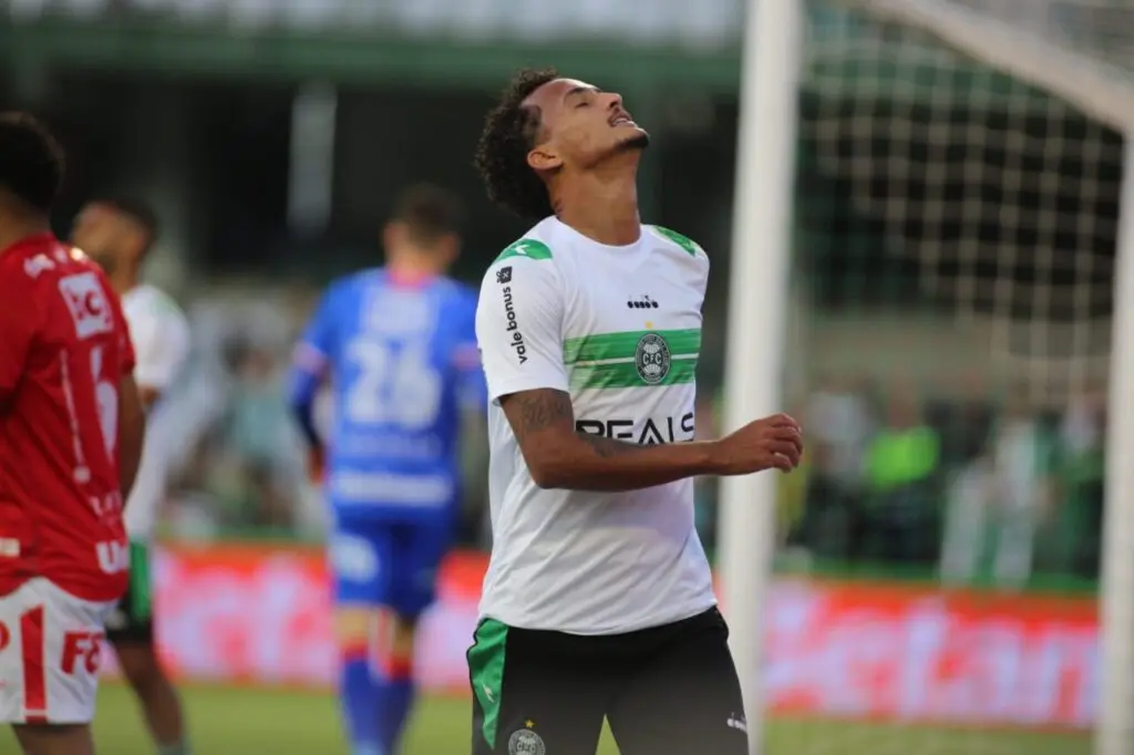 O volante Morelli, do Coritiba