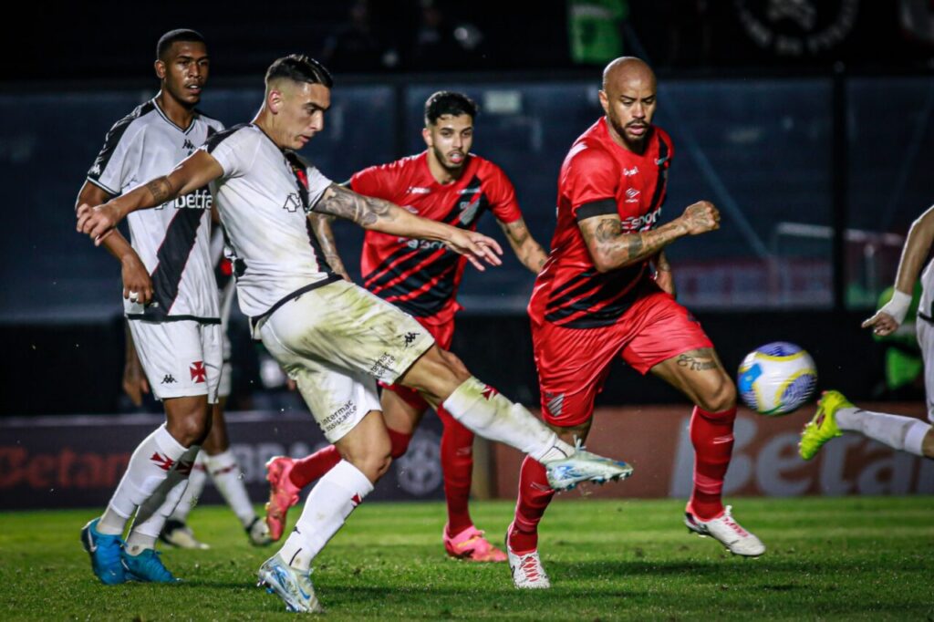 Puma, Thiago Heleno e Kaique Rocha em Vasco 2x1 Athletico