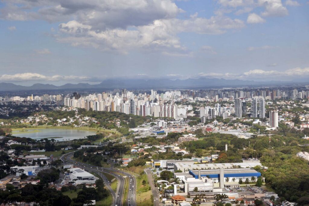 Imagens aéreas de Curitiba e região metropolitana – Campo Largo – BR 277 – Rodovia do Café – Represa do Passaúna – bairros Bigorrilho, Champagnat, Agua Verde, Batel, Centro Civico, Centro, Bacacheri, Alto da Glória, Alto da XV, Juveve, Cabral. Parque