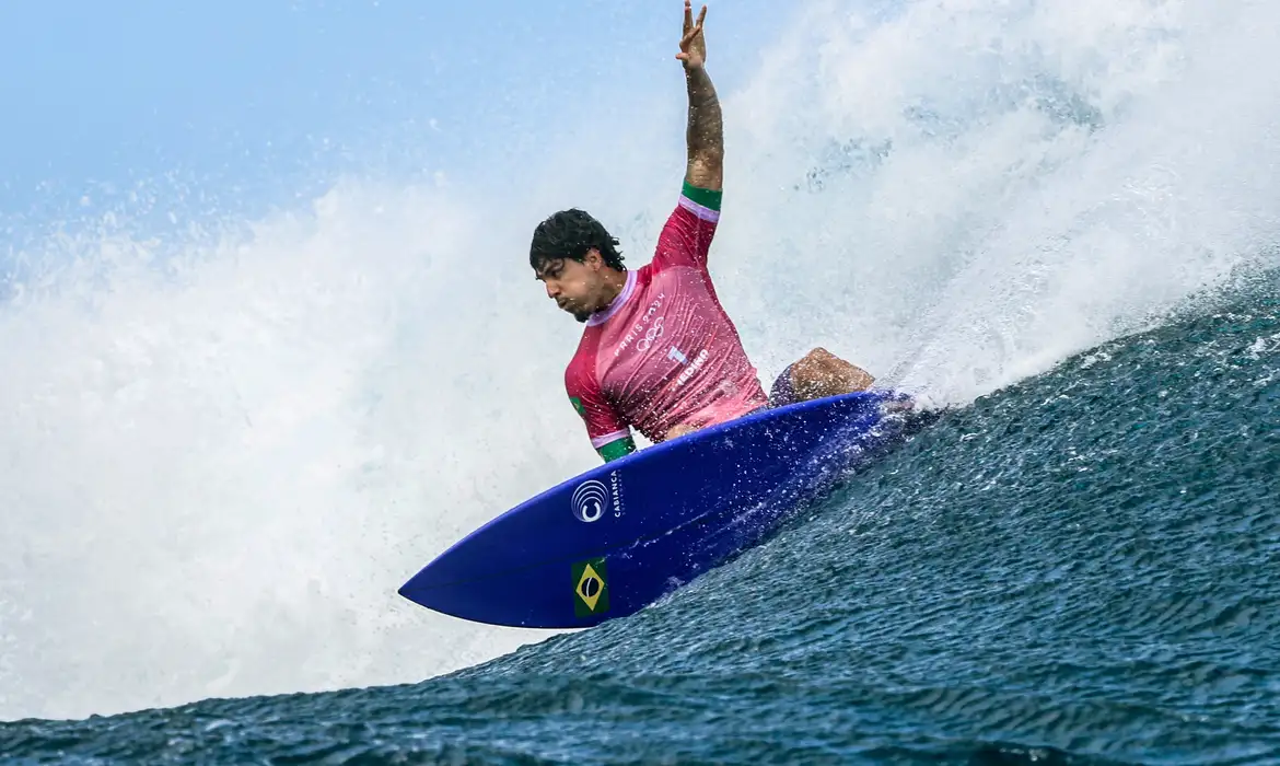 Gabriel Medina supera peruano e conquista a medalha de bronze no surfe