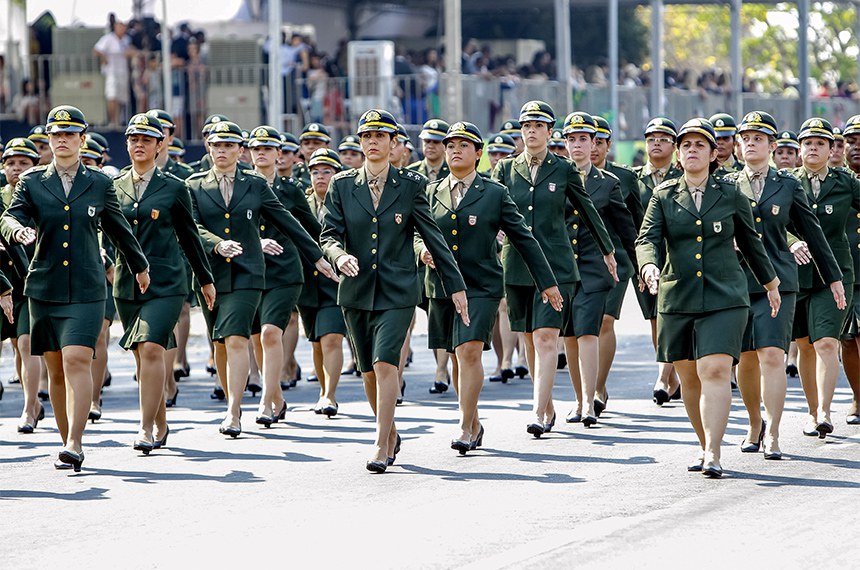 mulheres no exército