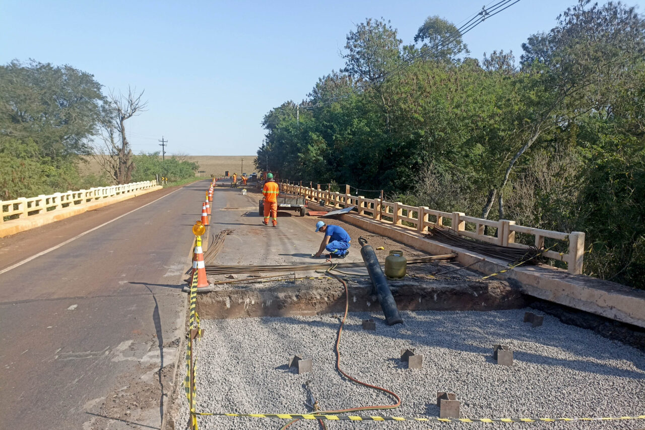 DER/pr reforma ponte em rodovia entre Palotina e Terra Roxa