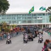 Milhares de pessoas participam do desfile de 7 de setembro em Curitiba