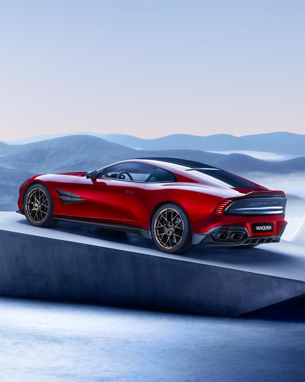 442892_1124270_aston_martin_vanquish_30_web_-1