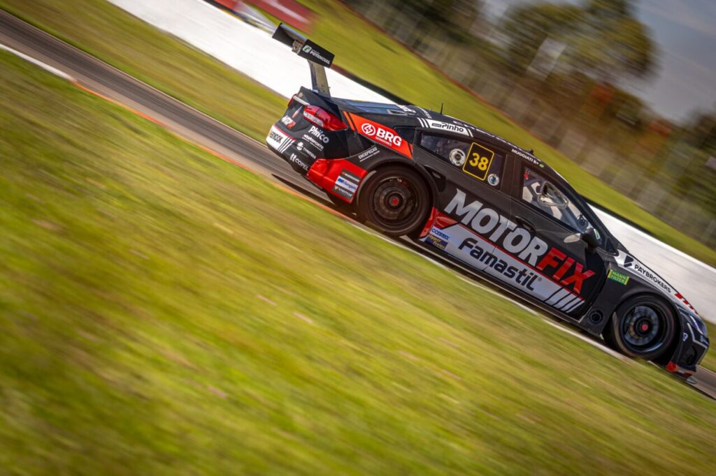 O piloto curitibano Zezinho Muggiati - primeiro pódio na Stock Car