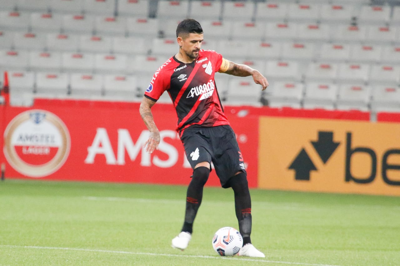 Lucho González pelo Athletico Paranaense