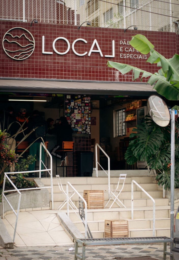 Fachada da Local Pães e Cafés – Thamy Poli