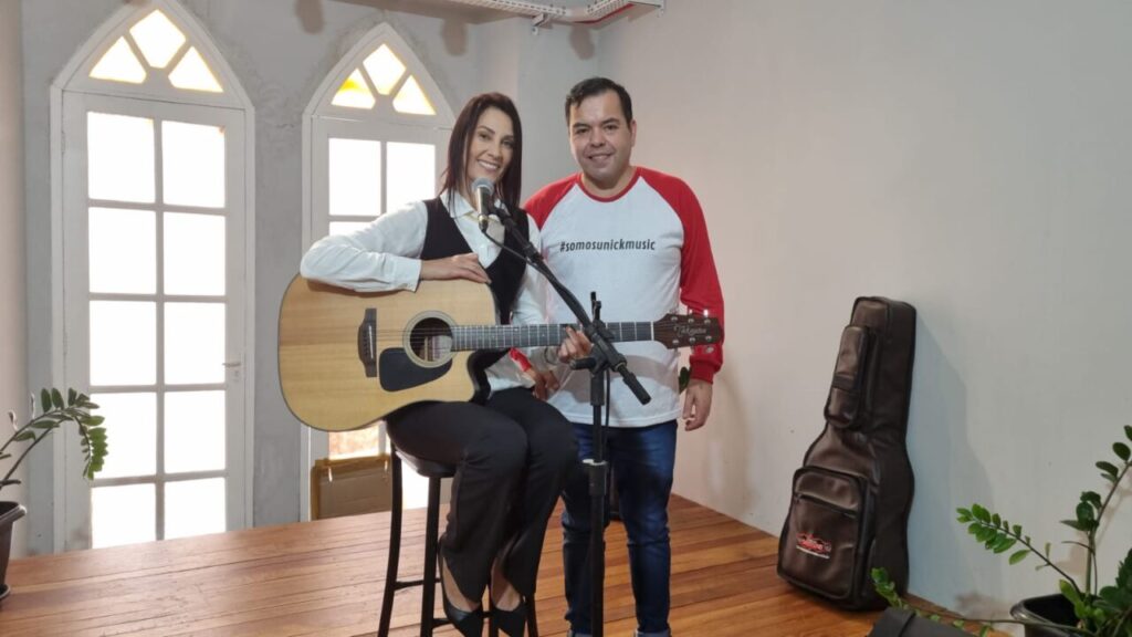 Ricardo e cantora – Curitiba