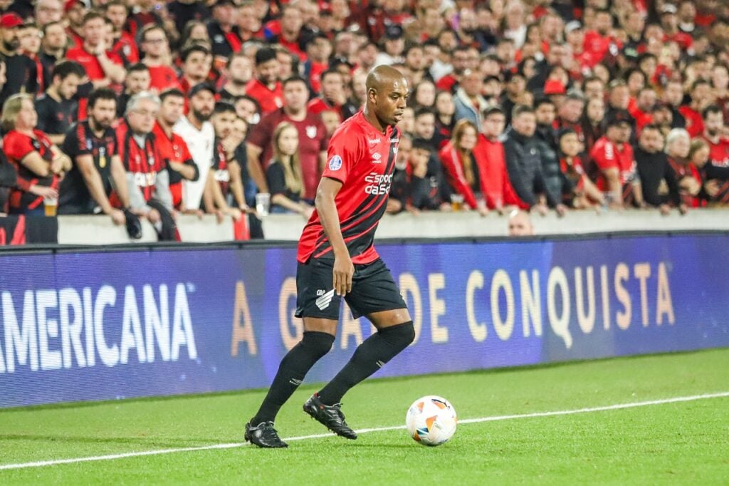 O volante Fernandinho, do Athletico Paranaense