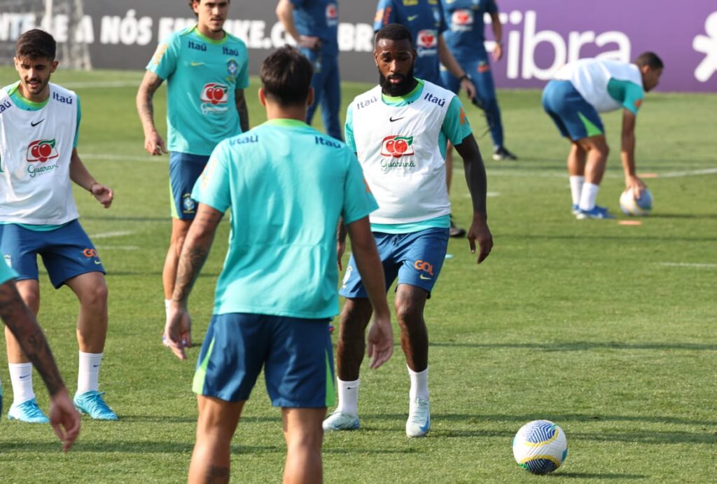 Seleção brasileira em Curitiba: Gerson treina no CT do Caju