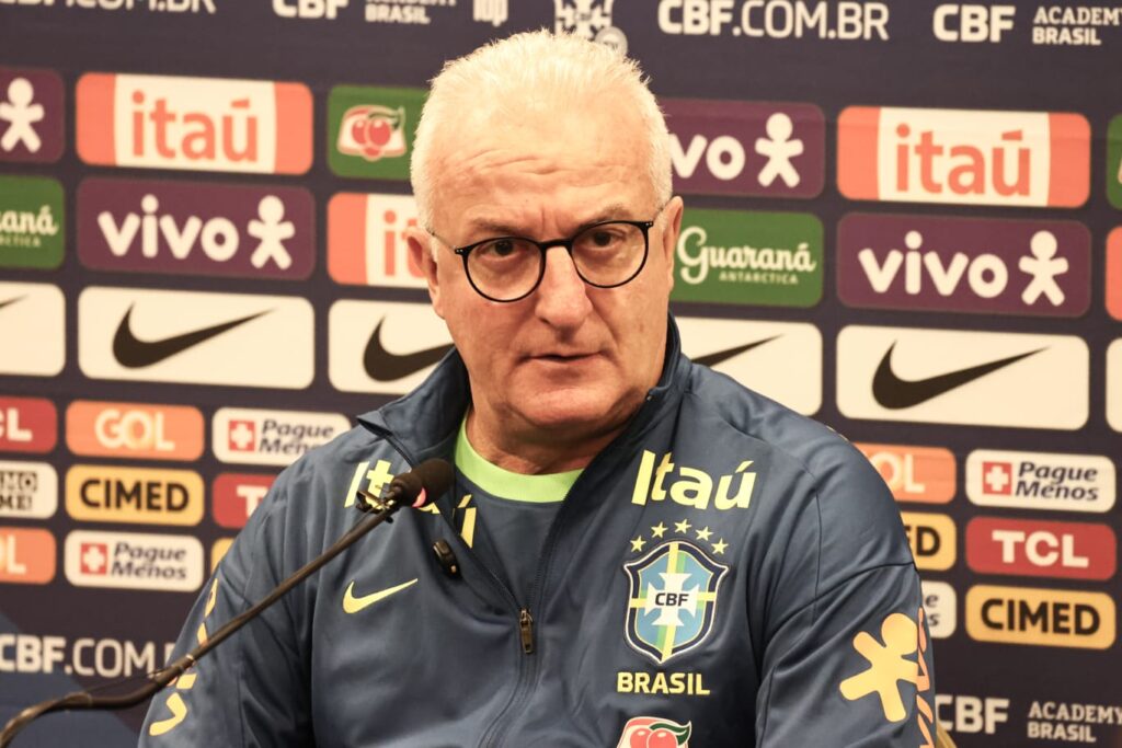 Dorival Júnior em entrevista coletiva em Curitiba