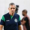 O técnico Jorginho, do Coritiba