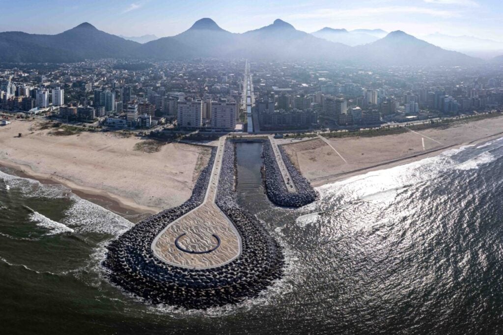 Matinhos, 23 de julho de 2024 – Espigão em Caiobá, no balneário de Matinhos.