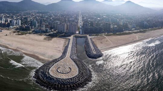 Matinhos, 23 de julho de 2024 – Espigão em Caiobá, no balneário de Matinhos.