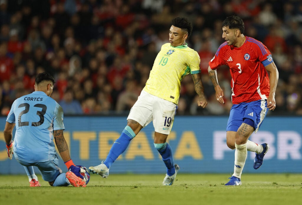 Igor Jesus contra o Chile