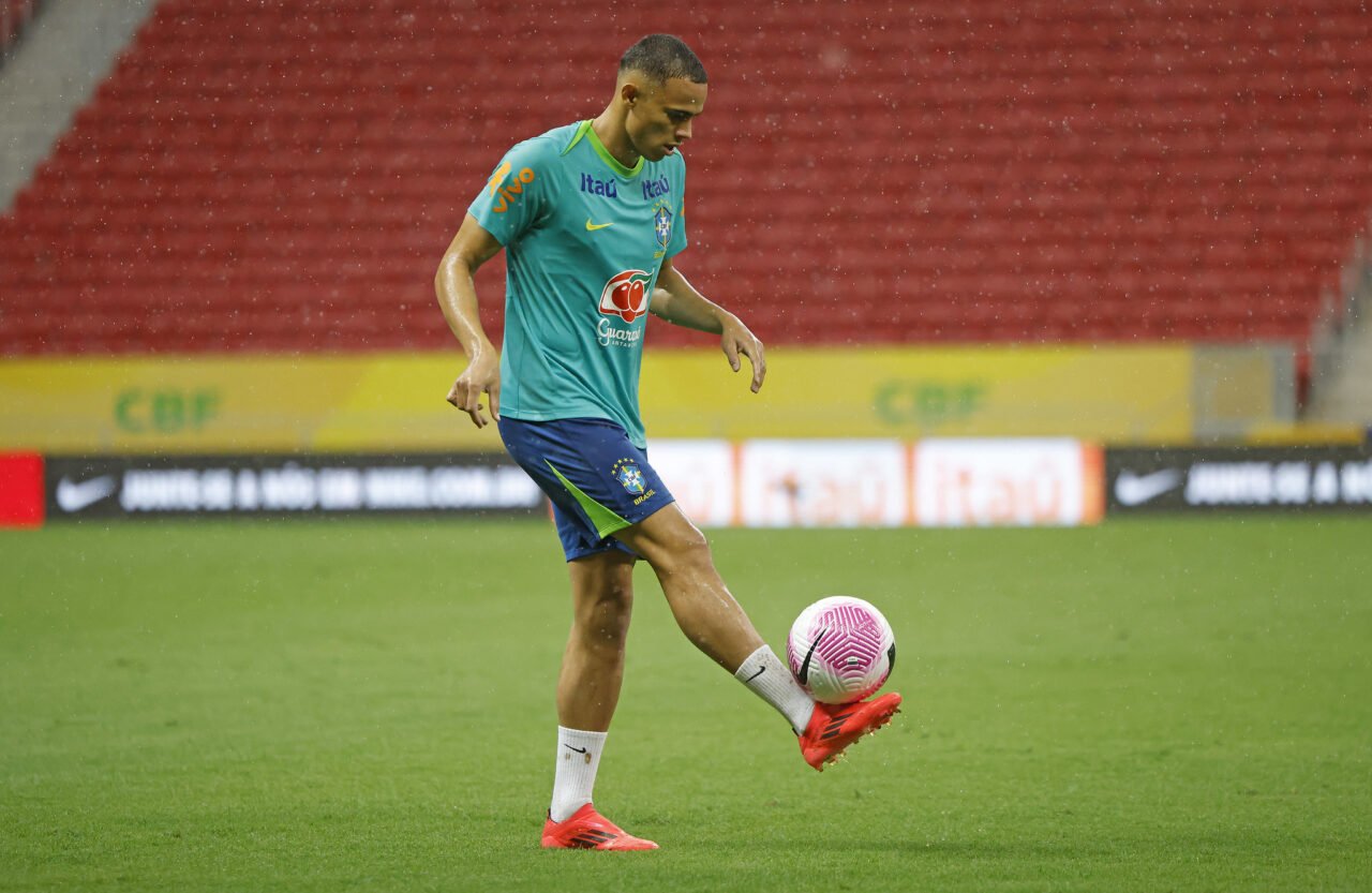 O lateral-direito Vanderson em treino da seleção brasileira