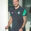 O zagueiro Maurício Antonio embarca para Goiânia: Vila Nova x Coritiba