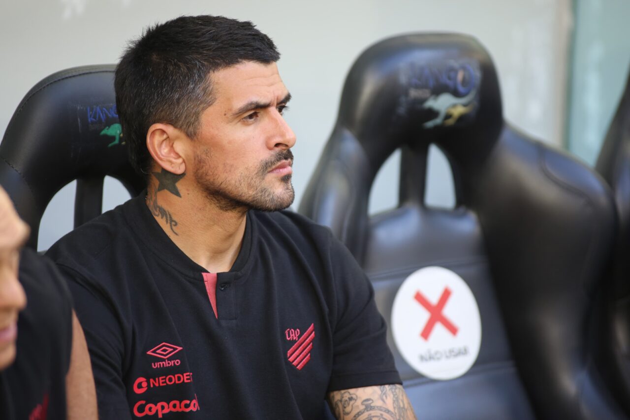 O técnico Lucho González: Corinthians e Athletico