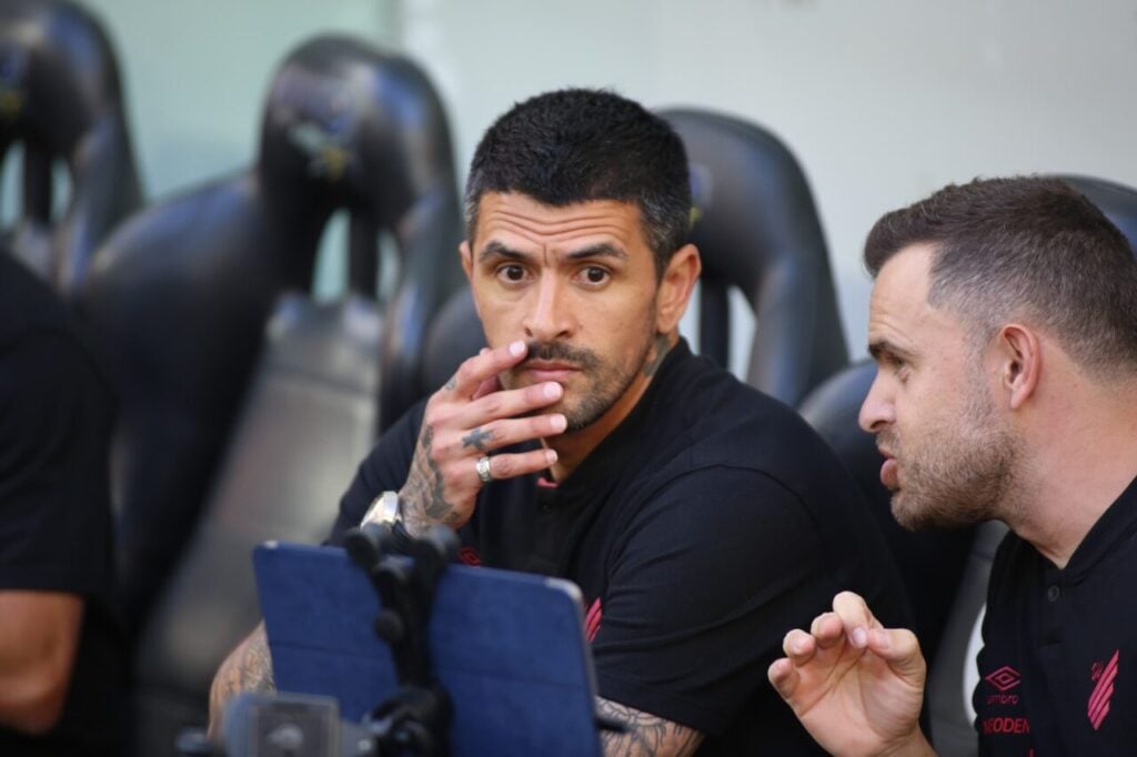 Lucho González, técnico do Athletico