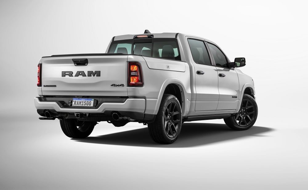 RAM_1500_Laramie_Night_Edition_020