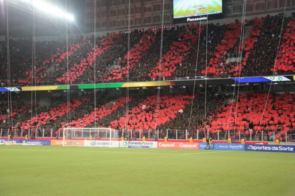 Torcida do Athletico na Ligga Arena