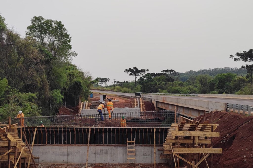 rodovia viaduto e ponte pr 445